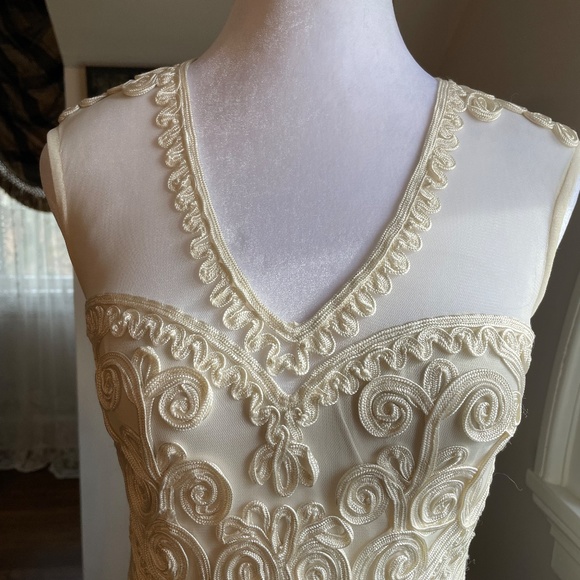 Designer Cache Elegant Sheath Amazing Applique - Picture 2 of 16